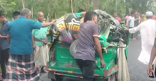 নওগাঁয় সড়ক দুর্ঘটনায় নিহত ২, আহত ৩
